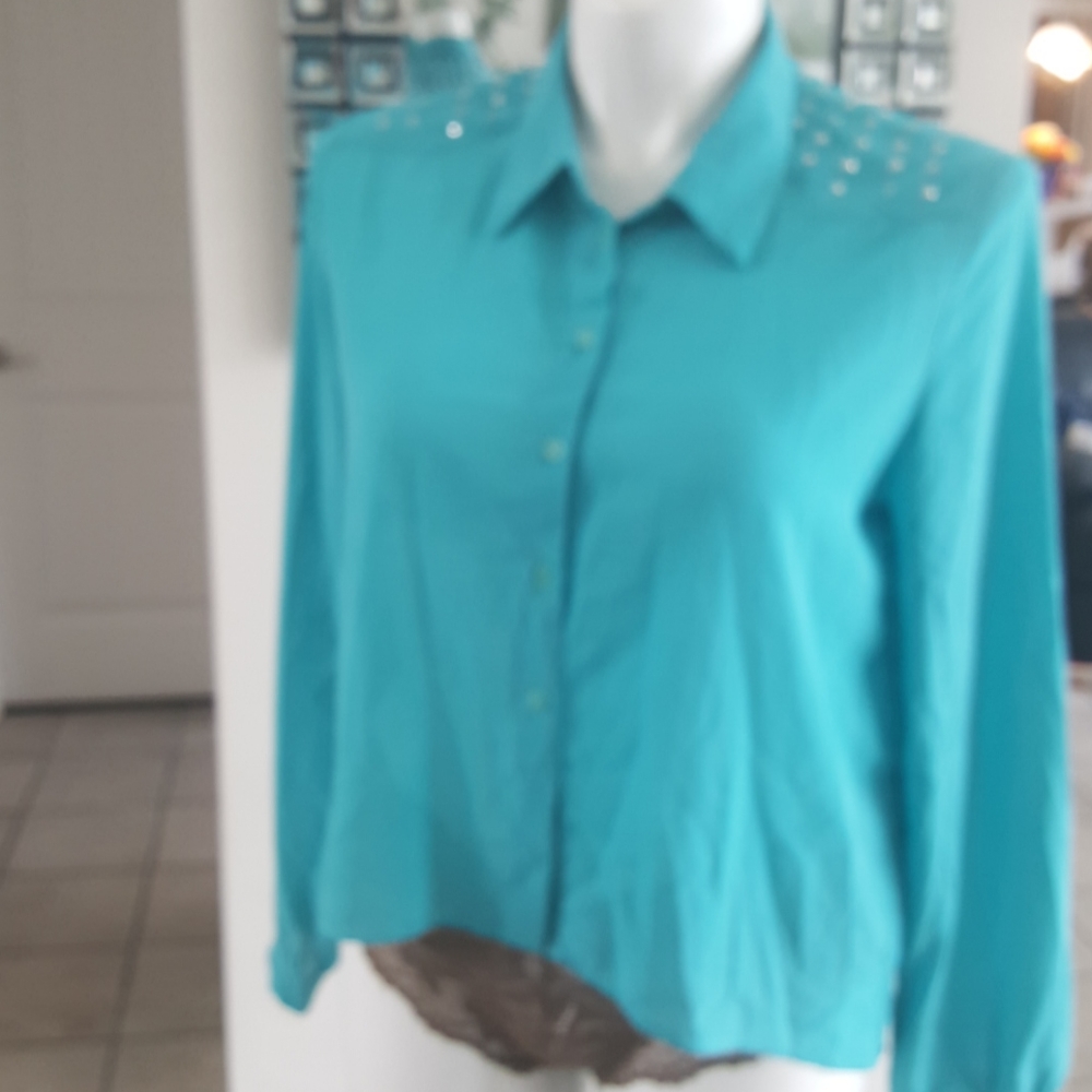 GO&MAKE. teal high/low button blouse. 1x